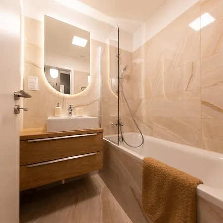 Fancy Private Terrace & Garden Lejlighed