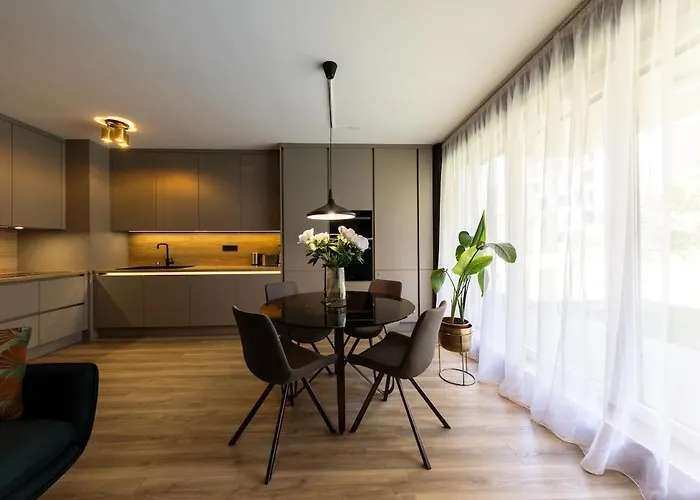 Fancy Private Parking & Garden