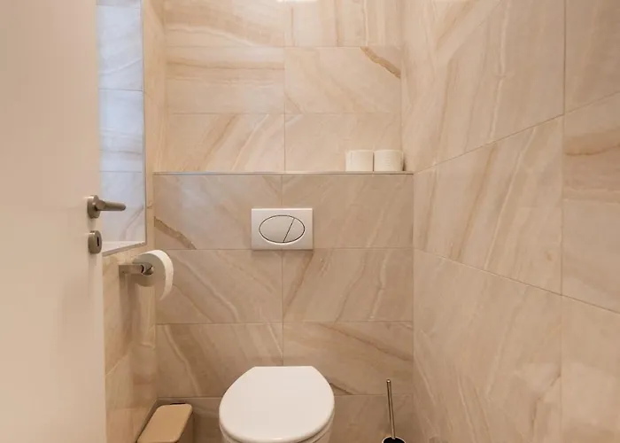 Lägenhet Fancy Private Parking & Garden *