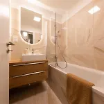 Fancy Private Parking & Garden Apartman